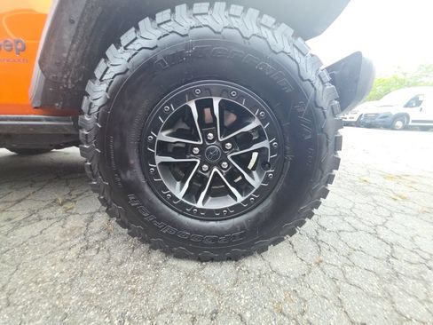 Used 2025 Jeep Wrangler Sport AWD/4WD image 28