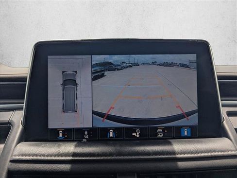 Used 2021 Chevrolet Suburban Z71 w/ Z71 Signature Package AWD/4WD image 13