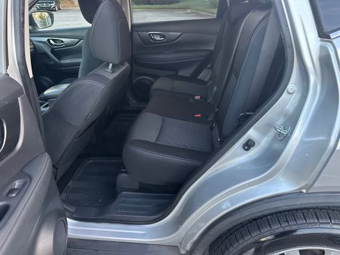 Used 2017 Nissan Rogue SV w/ SV Premium Package image 21