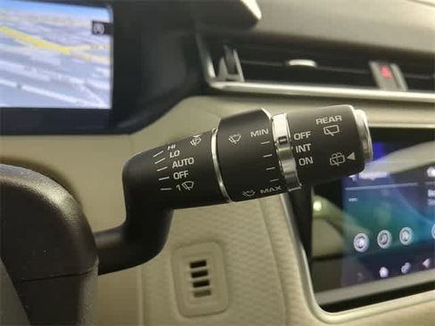 Used 2020 Land Rover Range Rover Velar R-Dynamic S image 29