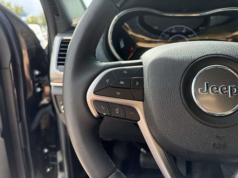 Used 2018 Jeep Grand Cherokee Overland RWD image 34