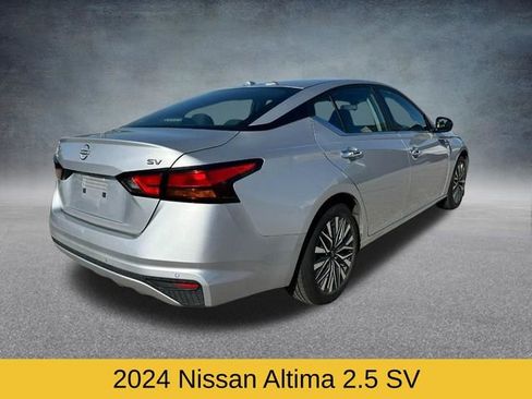 Used 2024 Nissan Altima 2.5 SV FWD image 3
