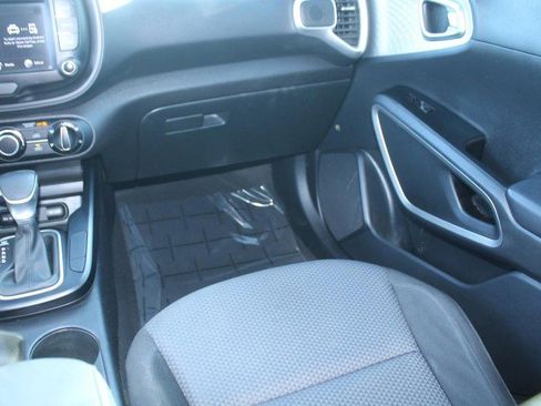 Used 2023 Kia Soul LX image 15