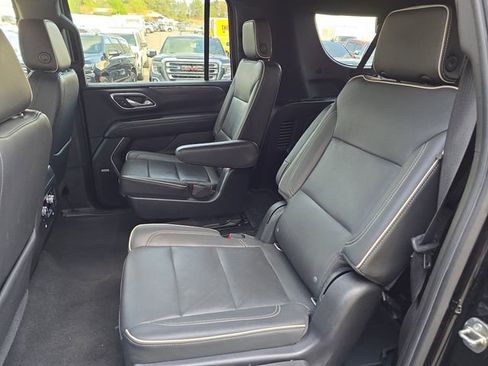 Used 2021 GMC Yukon XL SLT w/ SLT Premium Package image 13