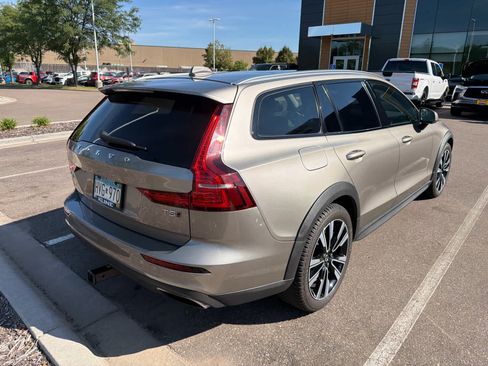 Used 2020 Volvo V60 T5 Cross Country AWD/4WD image 3