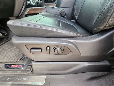 Used 2021 GMC Sierra 2500 Denali w/ Denali Black Diamond Edition AWD/4WD image 10
