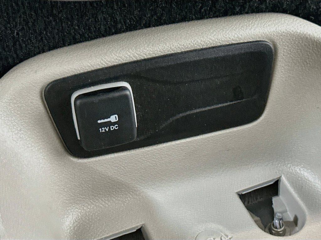 Used 2024 Chrysler Pacifica Touring-L FWD image 34