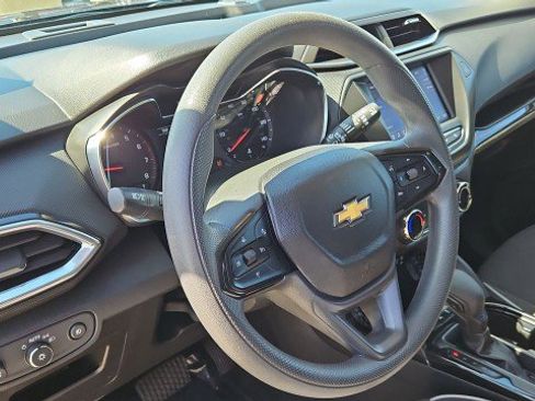 Used 2023 Chevrolet TrailBlazer LT FWD image 11