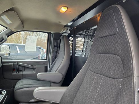 Used 2024 GMC Savana 2500 w/ Driver Convenience Package image 15
