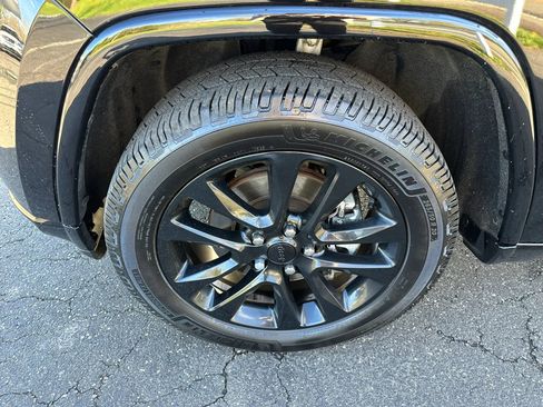 Used 2021 Jeep Grand Cherokee Laredo X image 9