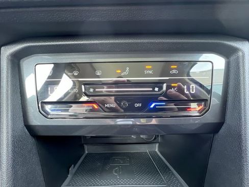 Certified 2022 Volkswagen Tiguan SE w/ Panoramic Sunroof Package image 18