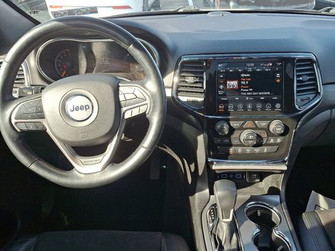 Used 2021 Jeep Grand Cherokee Laredo X image 21