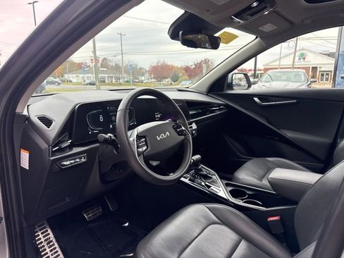 Used 2023 Kia Niro SX Touring image 10