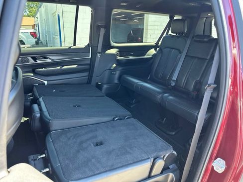 Used 2024 Jeep Wagoneer L Series II w/ Flexible Seating Group AWD/4WD image 37