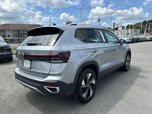 Used 2025 Volkswagen Taos SE AWD/4WD image 7