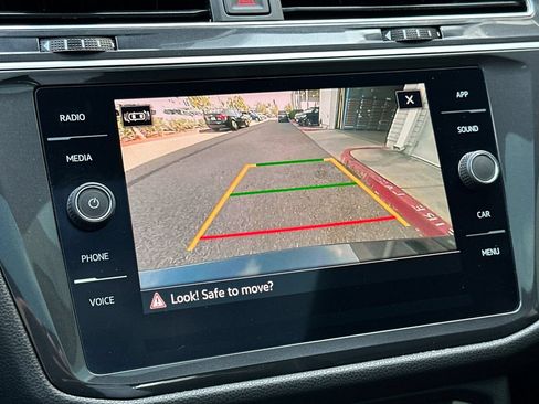 Used 2023 Volkswagen Tiguan SE w/ Panoramic Sunroof Package FWD image 20