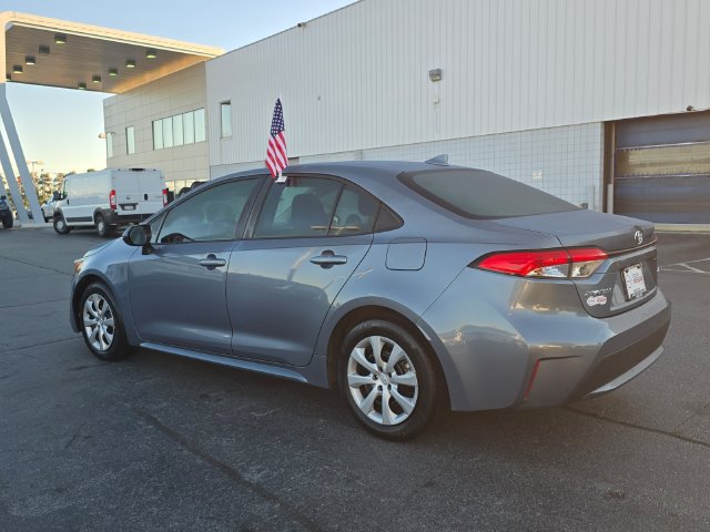 Used 2020 Toyota Corolla LE FWD image 5