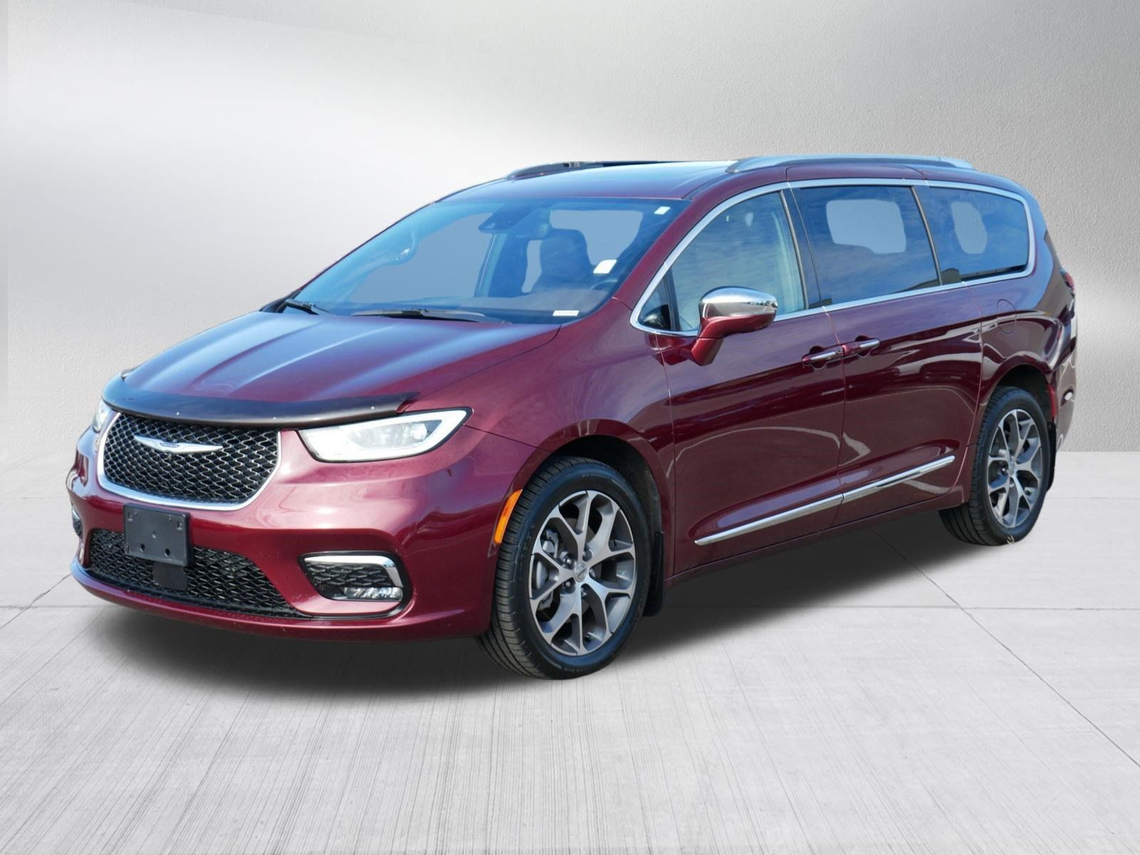Used 2021 Chrysler Pacifica Limited w/ Uconnect Theater Family Group AWD/4WD image 3