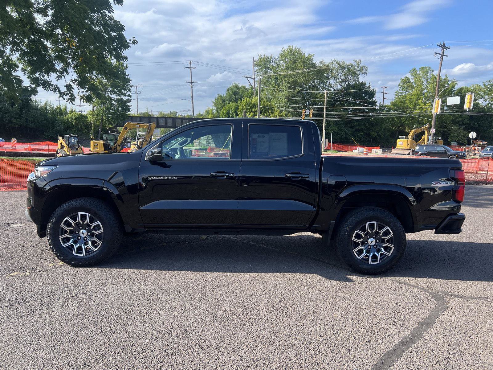 Used 2023 Chevrolet Colorado Z71 w/ Z71 Convenience Package 2 AWD/4WD image 4