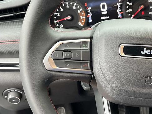 Used 2025 Jeep Compass Trailhawk AWD/4WD image 28