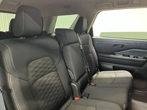 Used 2024 Nissan Pathfinder SV FWD image 13