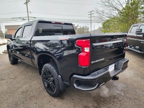 Used 2021 Chevrolet Silverado 1500 LT Trail Boss w/ Convenience Package II image 3