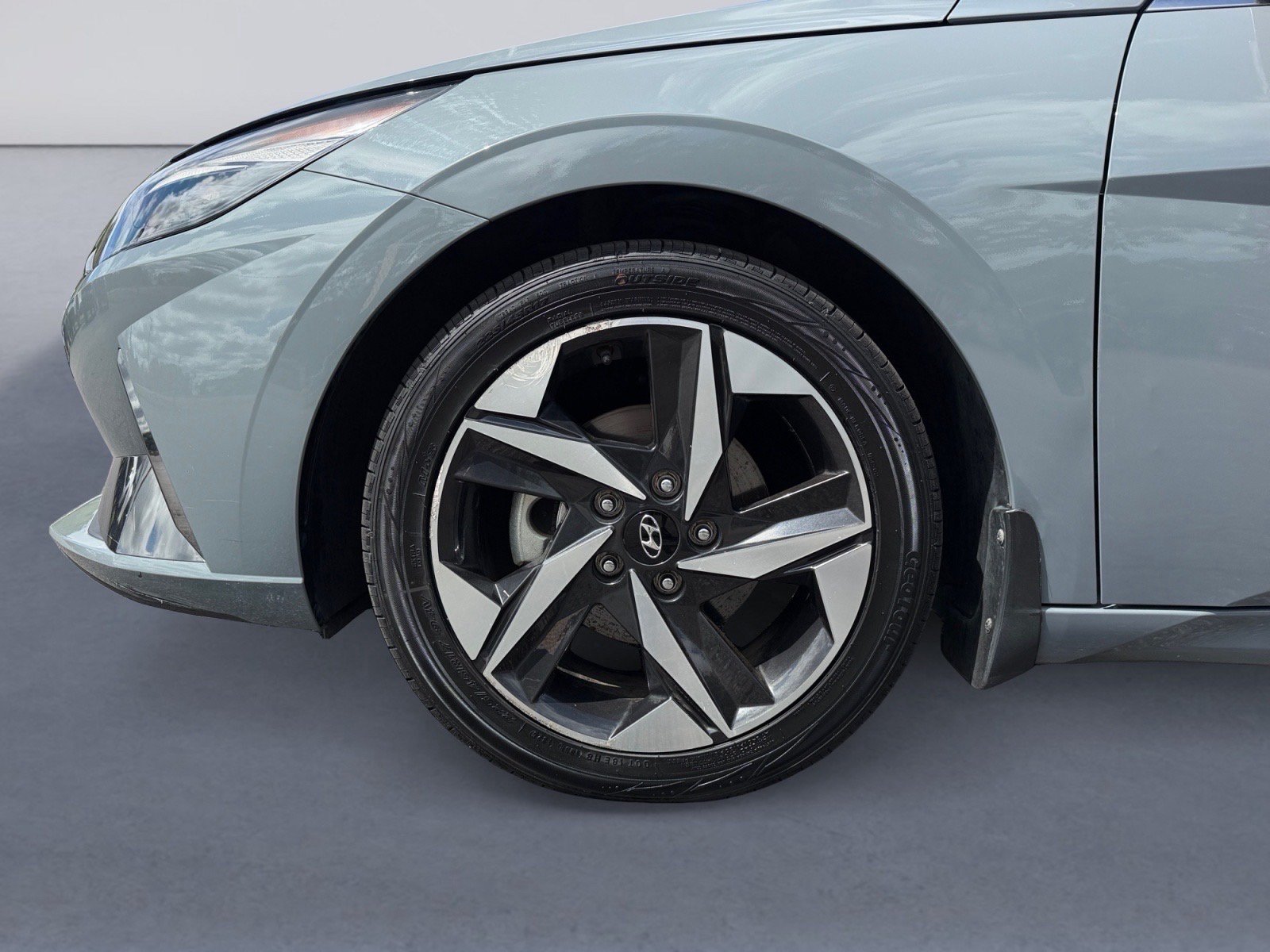 Used 2022 Hyundai Elantra Limited FWD image 9