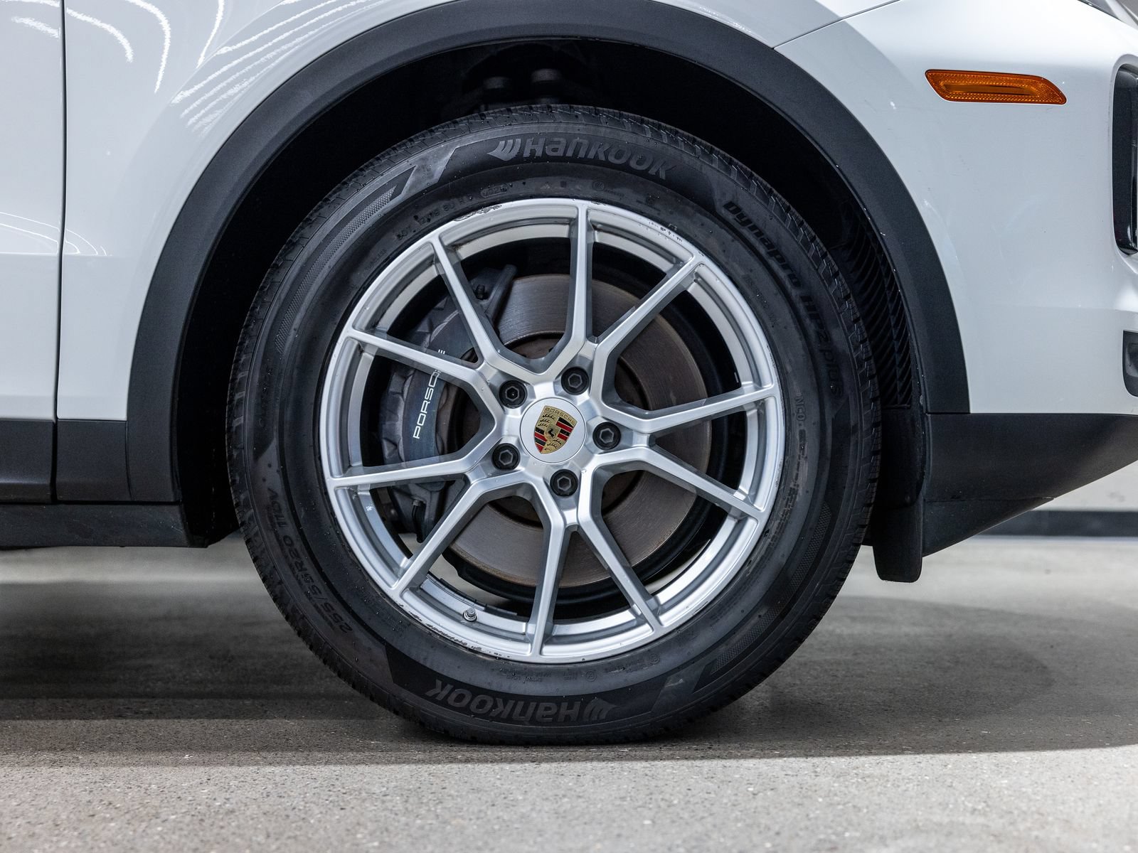 Certified 2024 Porsche Cayenne AWD/4WD image 19