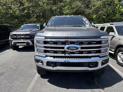 Used 2025 Ford F350 Lariat w/ Chrome Package image 3
