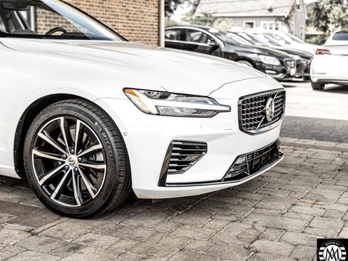 Used 2023 Volvo S60 T8 Plus image 4