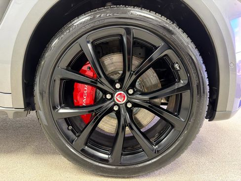 Used 2020 Jaguar F-PACE SVR image 40