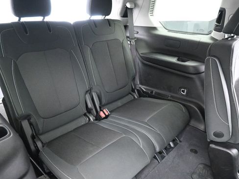 Used 2023 Jeep Grand Cherokee L Laredo image 30