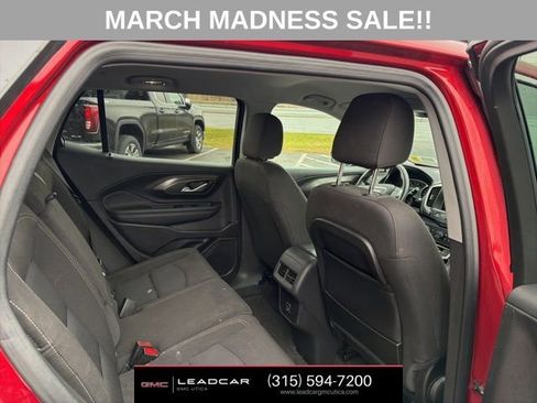Used 2024 GMC Terrain SLE w/ Driver Convenience Package image 13