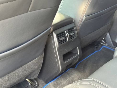 Used 2024 Mitsubishi Outlander 4WD Plug-In Hybrid image 19