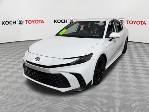 Used 2025 Toyota Camry SE FWD image 3