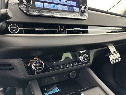 New 2025 Mitsubishi Outlander SE image 29