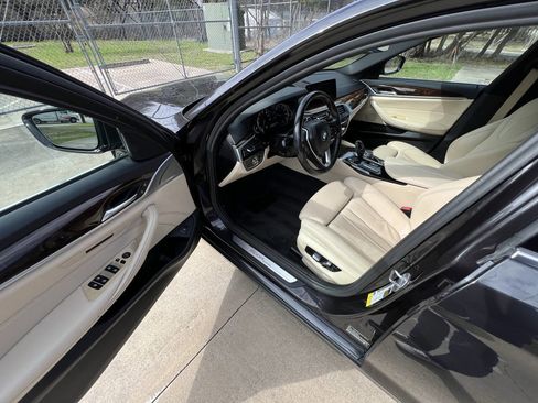 Used 2019 BMW 530i w/ Convenience Package image 28