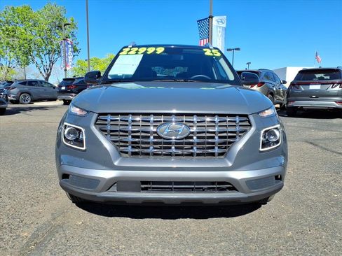 Certified 2025 Hyundai Venue Limited image 2
