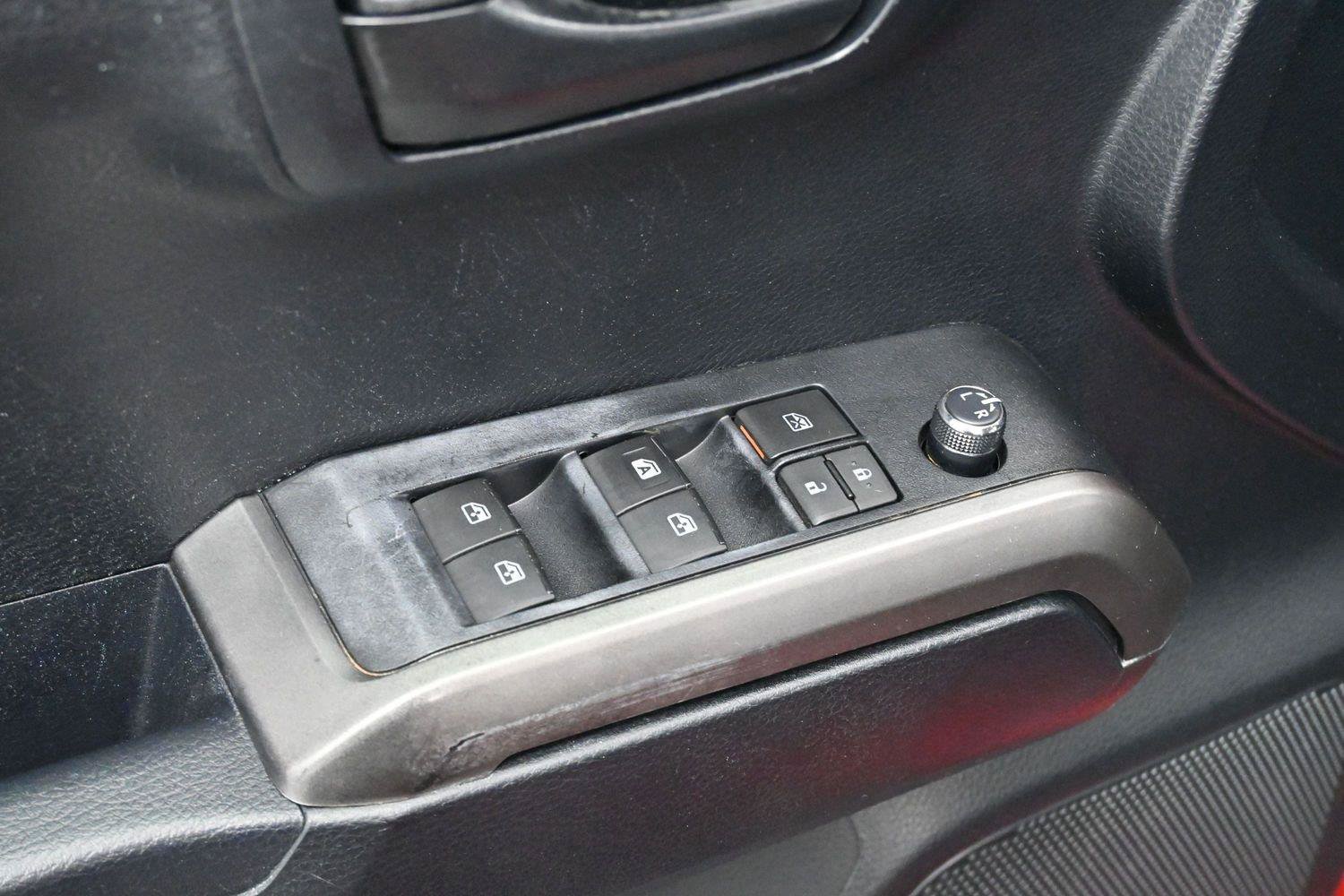 Used 2016 Toyota Tacoma SR5 w/ Towing Package RWD image 10