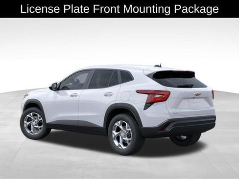 New 2026 Chevrolet Trax LS w/ LS Convenience Package FWD image 4