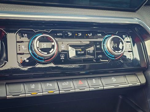 Certified 2024 GMC Sierra 2500 Denali w/ Denali Reserve Package image 31