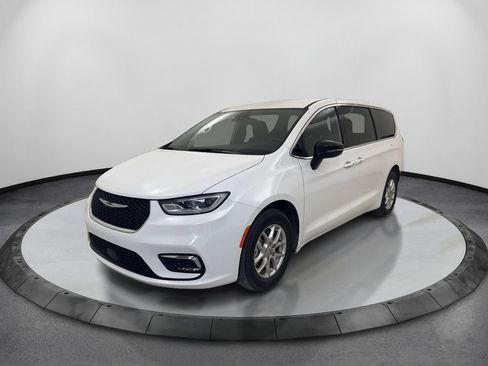 Used 2025 Chrysler Pacifica Select FWD image 1