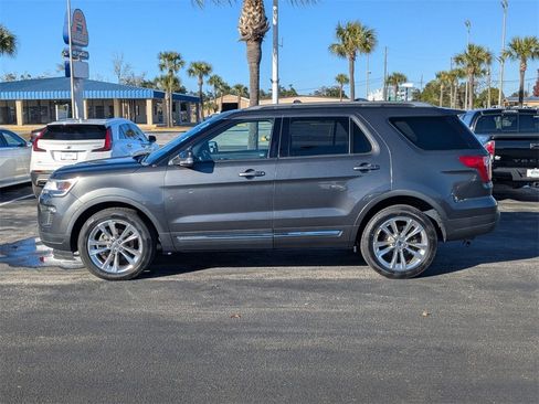 Used 2018 Ford Explorer XLT w/ Equipment Group 202A image 9