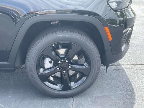 New 2025 Jeep Grand Cherokee Limited w/ Luxury Tech Group II image 37