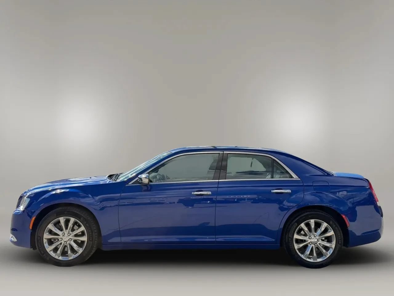 Used 2019 Chrysler 300 Limited w/ Safetytec Plus Group AWD/4WD image 4