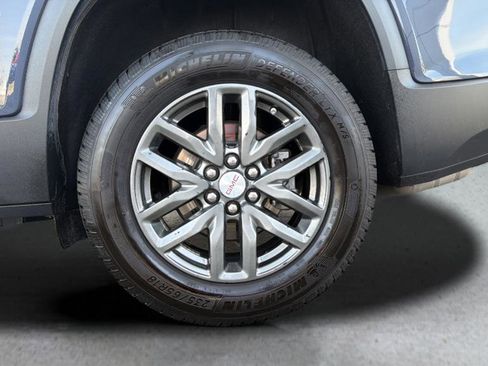 Used 2018 GMC Acadia SLT image 15