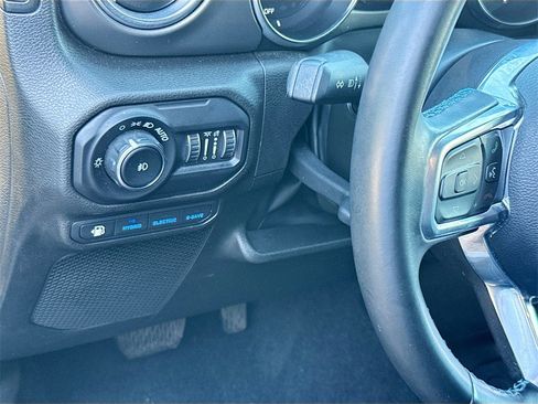 Used 2022 Jeep Wrangler Unlimited Rubicon 4xe image 11