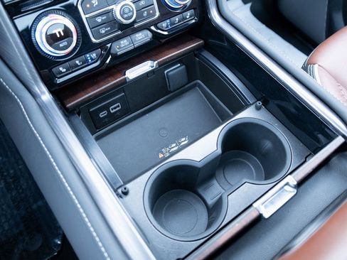 Used 2024 GMC Yukon Denali Ultimate image 5