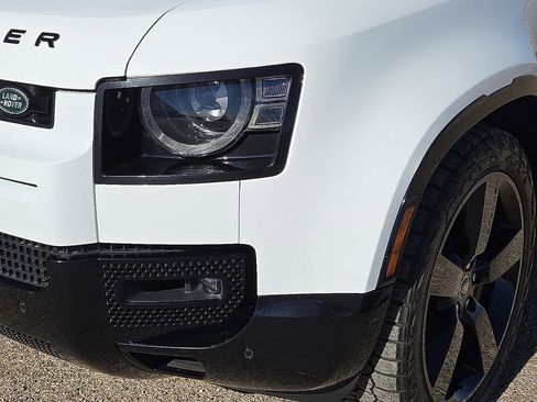 Used 2024 Land Rover Defender 110 X-Dynamic SE image 10