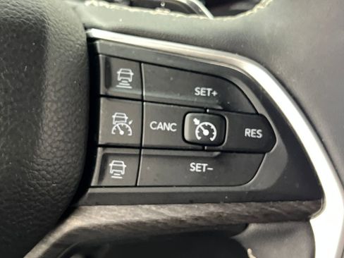 Used 2024 Jeep Grand Cherokee L Limited w/ Luxury Tech Group II image 52